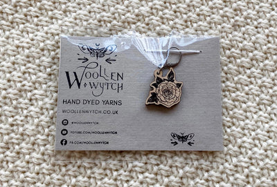 a wooden stitch marker bulb clip rose with leafs